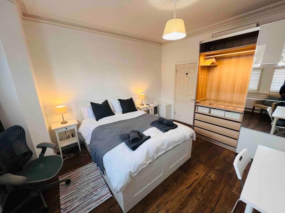 Lovely 2 Bedroom Ground Floor Flat With Garden. Λονδίνο Εξωτερικό φωτογραφία