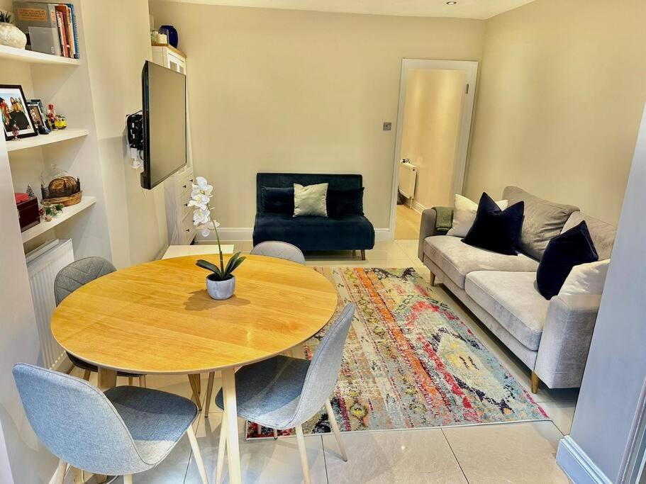 Lovely 2 Bedroom Ground Floor Flat With Garden. Λονδίνο Εξωτερικό φωτογραφία
