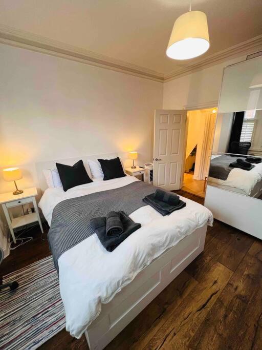 Lovely 2 Bedroom Ground Floor Flat With Garden. Λονδίνο Εξωτερικό φωτογραφία