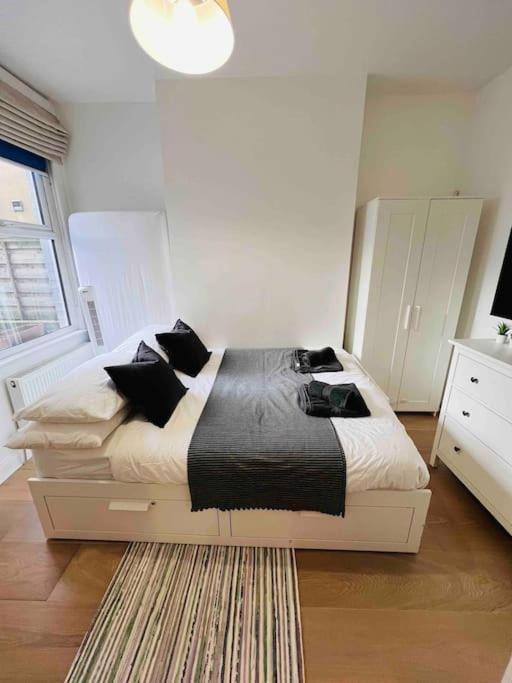 Lovely 2 Bedroom Ground Floor Flat With Garden. Λονδίνο Εξωτερικό φωτογραφία