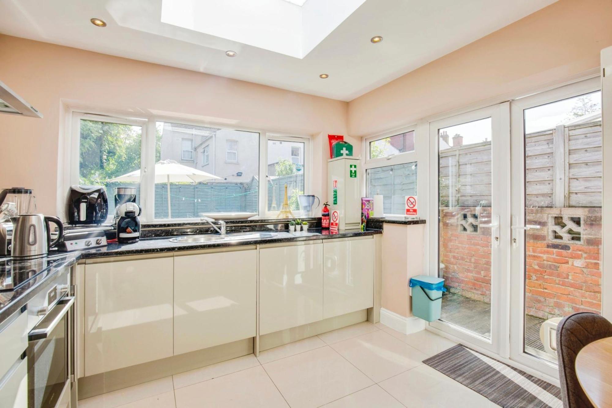 Lovely 2 Bedroom Ground Floor Flat With Garden. Λονδίνο Εξωτερικό φωτογραφία